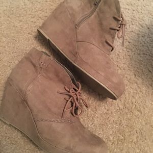 8.5 Wide Booties Nude Color (Target)